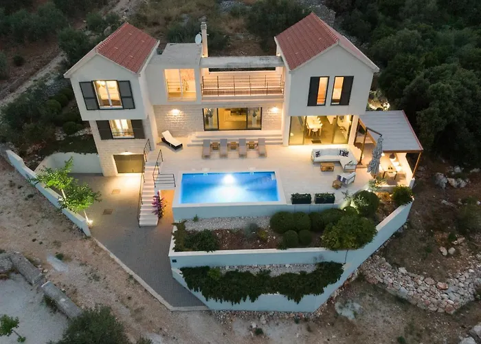 Aurora Villa *