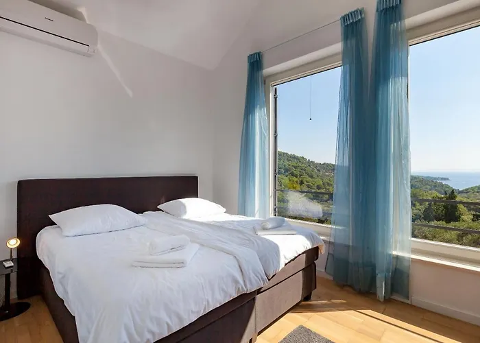 Aurora Villa